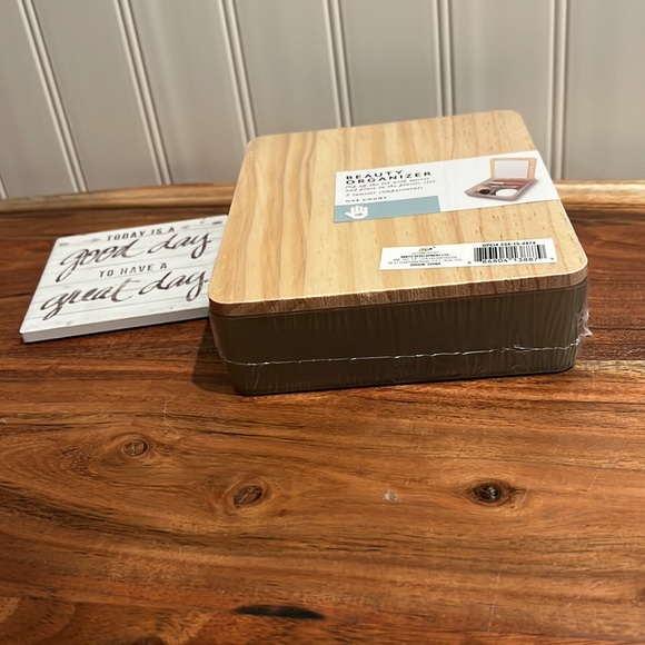 🔥Clearance- NIP Beauty Organizer with Faux Wood Mirror - Picture 3 of 12